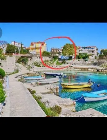 Triton Διαμέρισμα