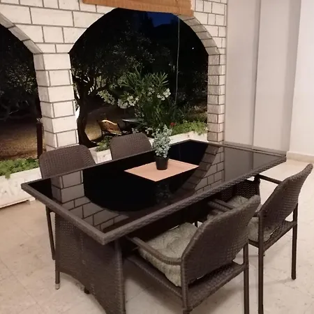 Triton Διαμέρισμα *