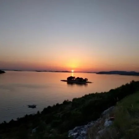 Διαμέρισμα Triton