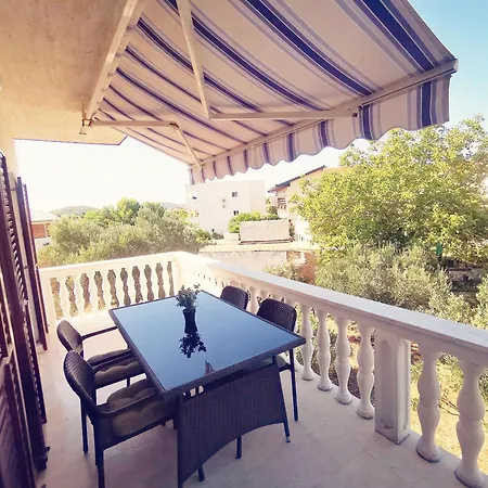 Triton Διαμέρισμα *